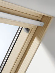 VELUX takvindu med hvit overflate