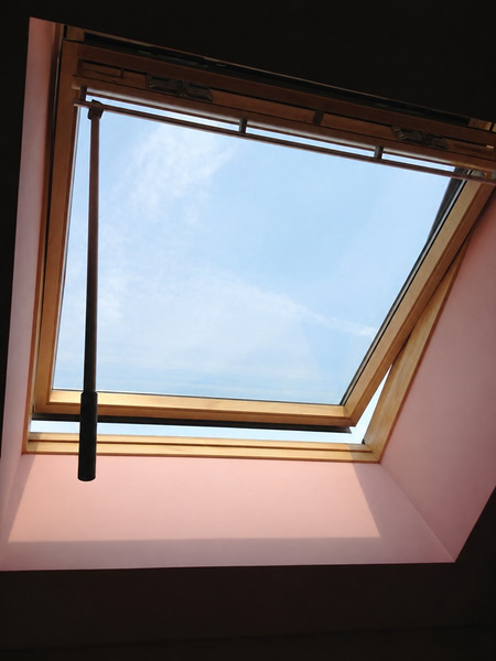 Midthengslet VELUX takvindu